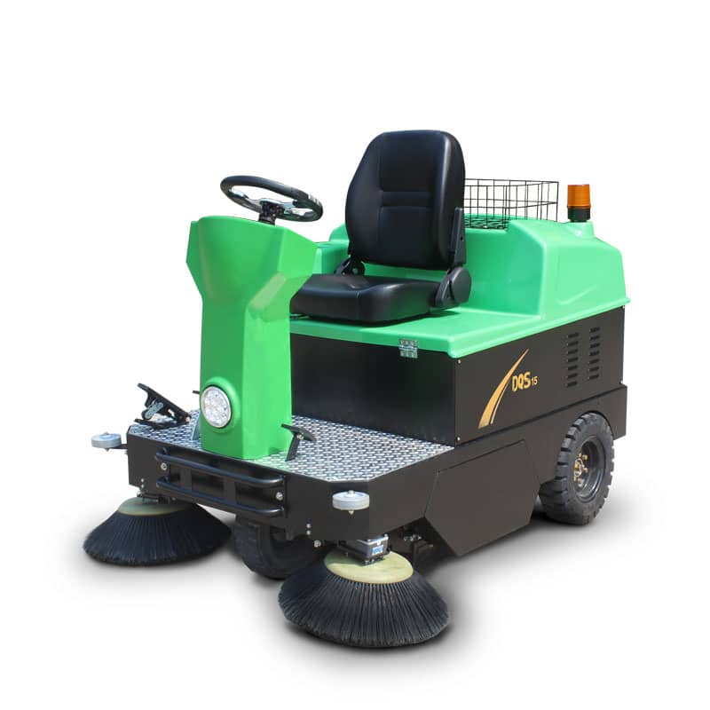 Driving sweeper DQS15